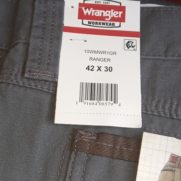 Wranglers  Men's workweek  NWT gray pants - Picture 3 of 4